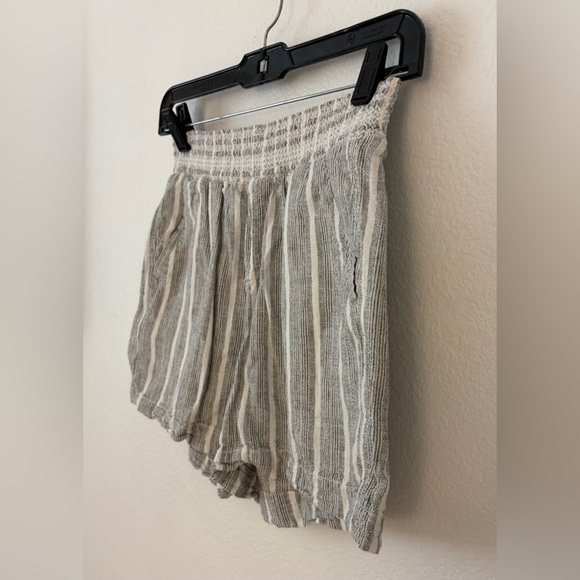 Briggs New York Women's Striped Gray Shorts SZ Small - Picture 5 of 7